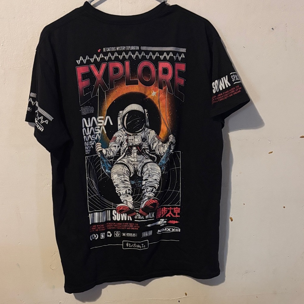 Black NASA Explore Graphic T-Shirt size large